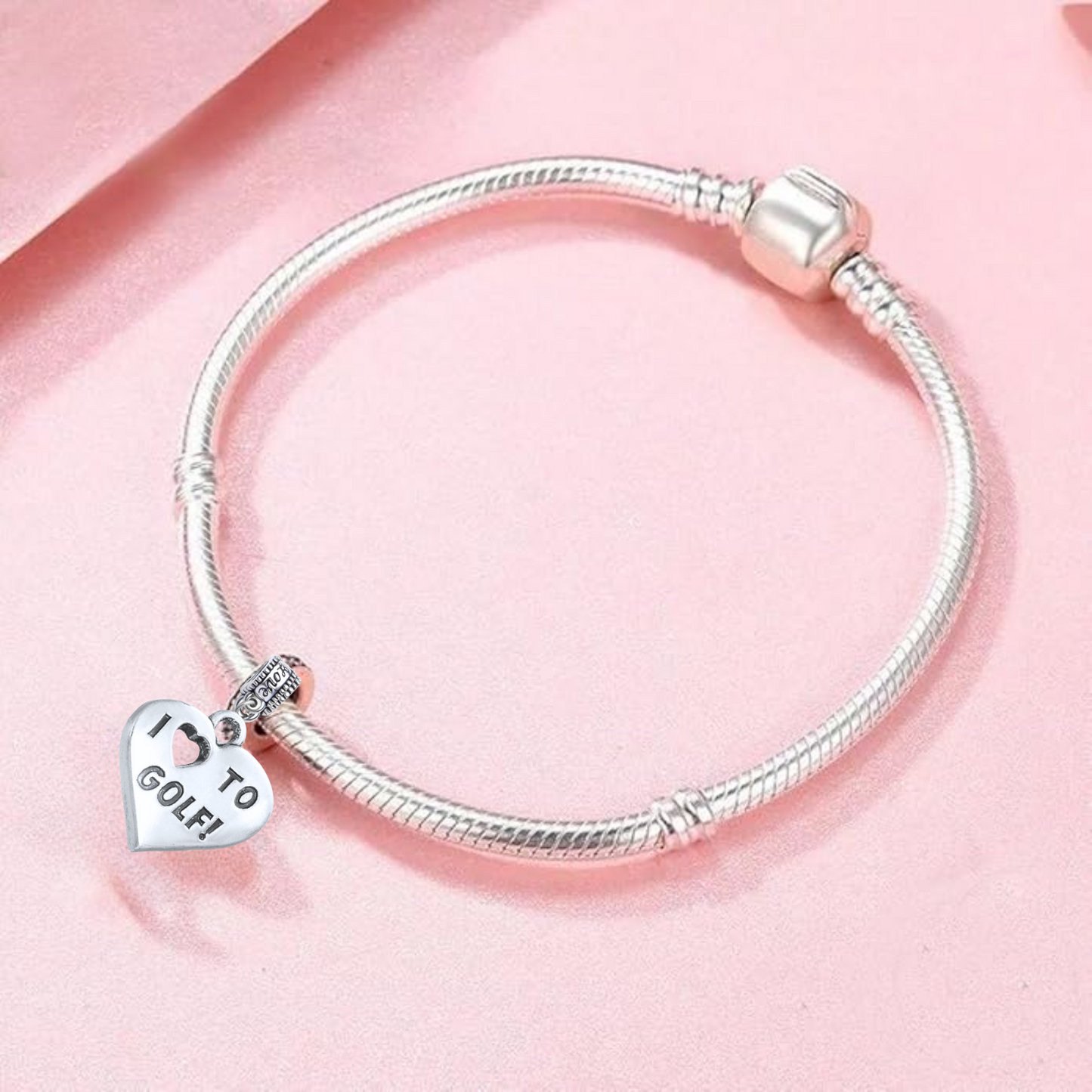 “I ❤️ GOLF” charm presented in a black jewelry box for gift-ready presentation