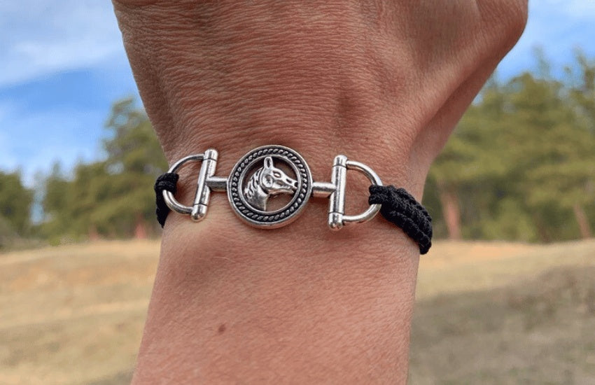 Rolex Submariner. Anchor bracelet fits well with it. | Anchor bracelet,  Rolex submariner, Mens fashion